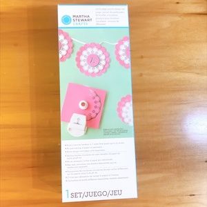 (NEW) Martha Stewart Crafts Circle Edge Punch Starter Set Border